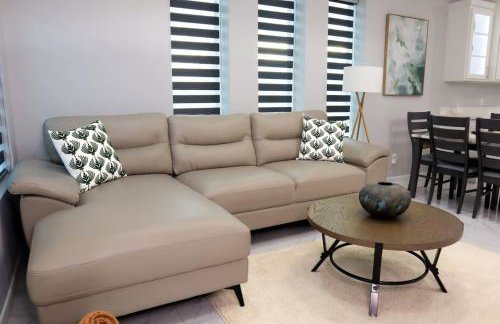 3 Bedroom located at 1200 Country Club - Foto 6