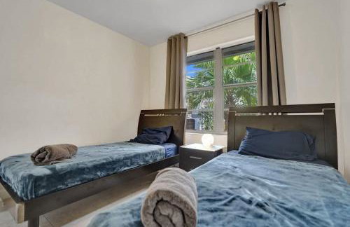 Central Stunning Villa with Heated Pool Cabana - Foto 35