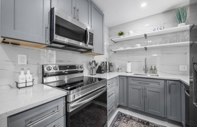 Uhost AI 1BR With Marble Accents Patio - Foto 9