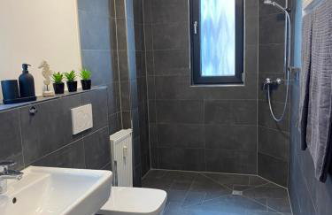 BIELEFELD CITY APARTMENTS - Wood - 2 Schlafzimmer, voll ausgestattete Küche, modernes Badezimmer, schnelles WLAN - Foto 13