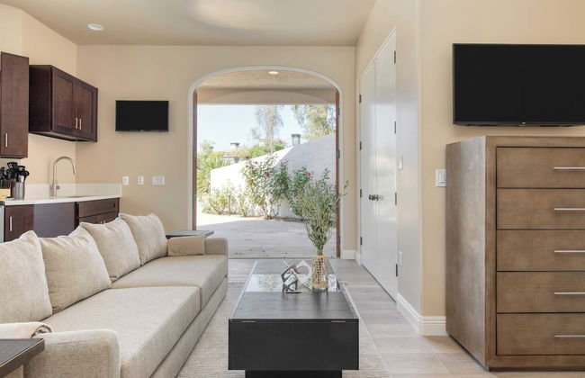 Modern Temecula Mansion w Pool, Hot Tub, Guest House & Valley Views Camila by Avantstay - Photo 39