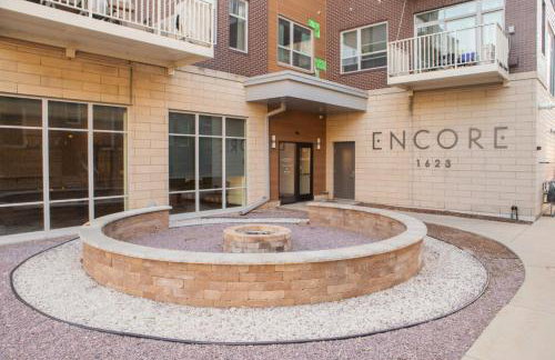 East Side Luxury 1BR Apt - Near Brady and Fiserv with Balcony - Foto 17
