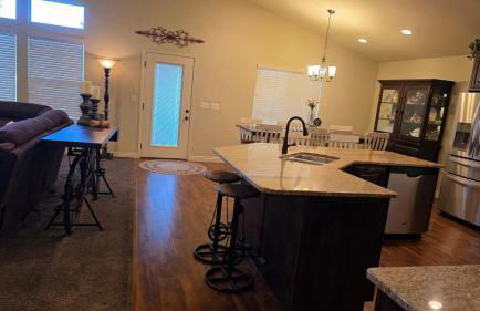 Wasatch Retreat 5 bed 3 5 bath pool table game room - Photo 46