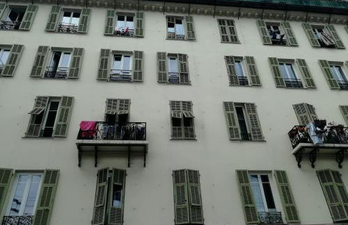 CASA REINE JEANNE- ideal groups & family -CENTRAL near train station - PARKING - New&CONFORT-AC - Foto 62