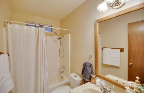 Peaceful and Idyllic Forest Cabin with Pool Table - Foto 9