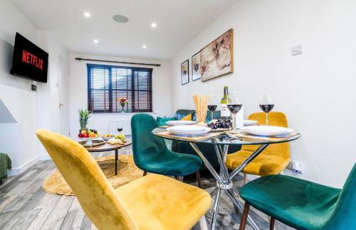 Free parking, Private Garden and Netflix, Charming Elegant 2 bedroom House Nottingham - Photo 17