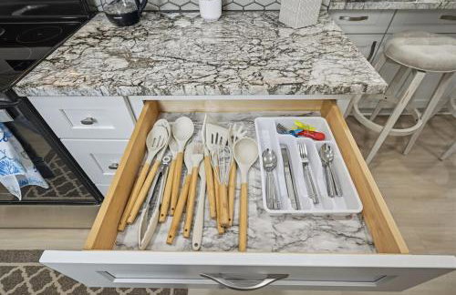 New Lakefront Getaway Private Hot Tub Min to DMC - Foto 22