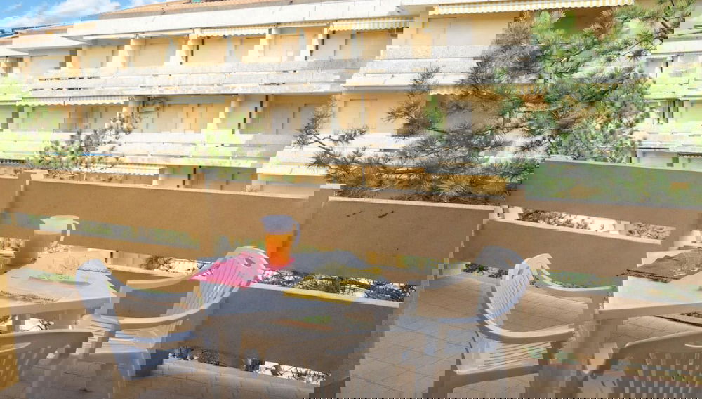 Modern Flat With Terrace-beahost - Foto 1, Profilbild