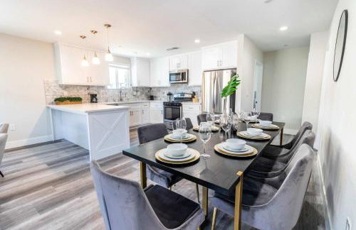 Modern 4BR Stay Premium Beds & Full Kitchen - Foto 5