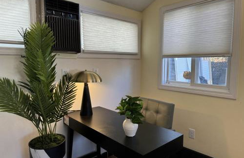 Spacious Poolside Boston Stay Sleeps 8 Pet Friendly - Foto 14