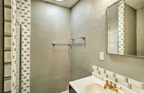 Centrally Located Lawton Home Dogs Welcome! - Foto 16