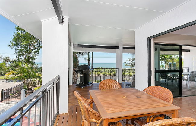 Dolce Vita Beachfront Holiday House - Photo 8