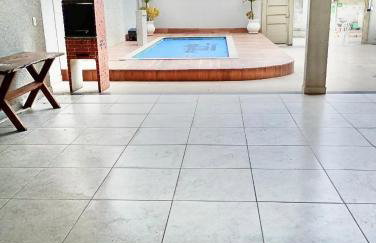 Casa com Piscina Próxima ao MotoGP Ideal para Grupos - Foto 11