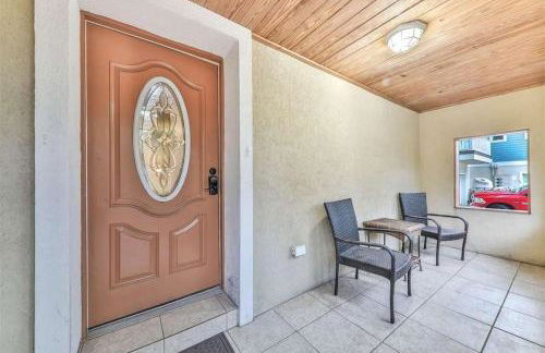 Spacious renovated 4br downtown home w firepit sleeps 8+ - Photo 28