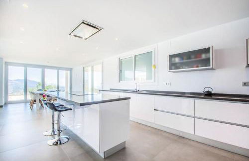 weforyou Exclusive Villa Mairena Private Pool BBQ & Views - Photo 4