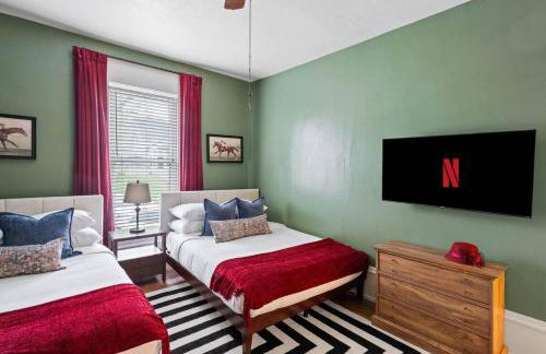 Bourbon Trail Duplex~ HOT TUB~ Walk to Downtown - Foto 15