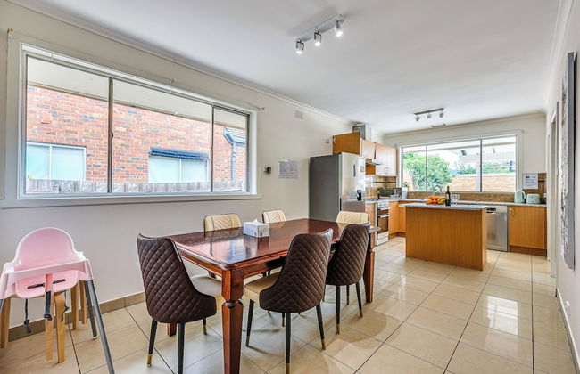 StayAU Serene 3BR Haven for Families - Photo 33