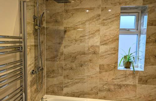 Tempting Telford 4 bed house - Photo 27