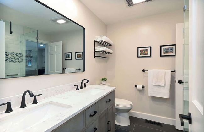 Playhouse Family Escape for 4! - Photo 12