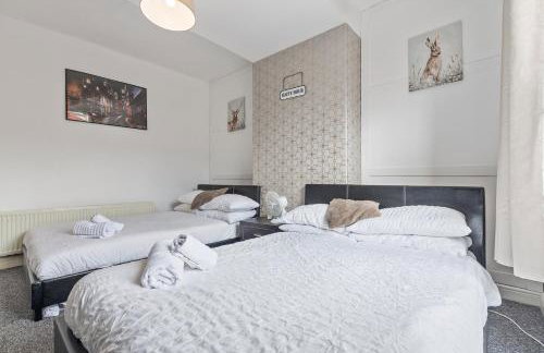 Stylish 2-Bedroom Apartment in Leeds LS12, Perfect for Contractors & Extended Stays-F&K Property - Foto 2