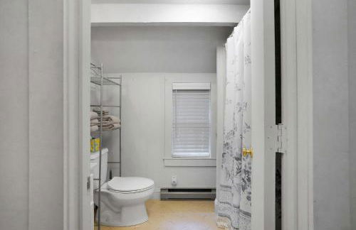 Sweet 1BDR Farm Cottage with Fire Pit and Creek View - Foto 14