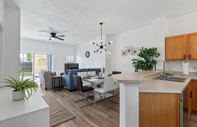 Amazing 3BR 2BA Townhome With Lake View at Terra Verde! - Foto 3