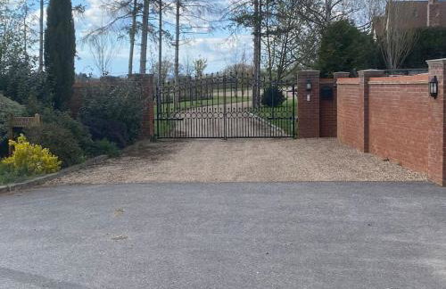 Oak Bray Coach House - Photo 20