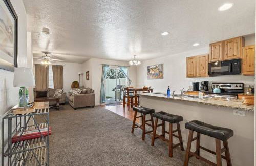 Charming Private Twnhome w/ Large Fenced Yard (58) - Foto 5