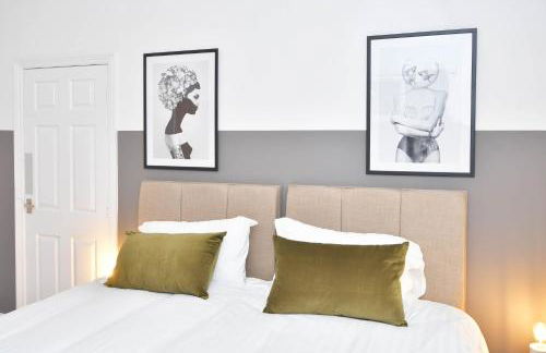 Elm House by YourStays - Lovely home in Cheshire, quiet residential street - Photo 30