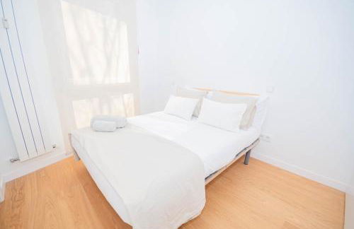 For You Rentals Bonito y acogedor apartamento TEMPORAL cerca al Estadio Bernabeu - Madrid VDS280 - Photo 2