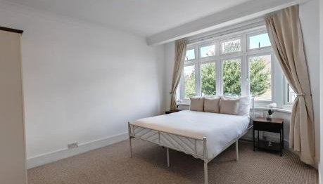 4 Bedroom 2 Bathroom House - Free parking - Foto 5