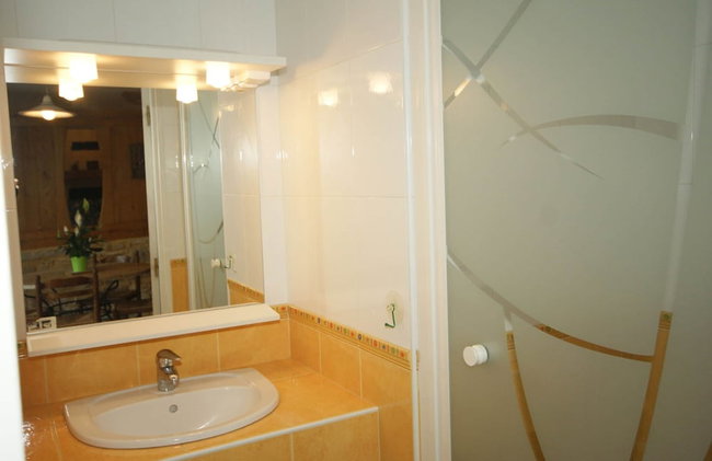 Spacious Holiday Home in Besse With Swimming Pool - Foto 32