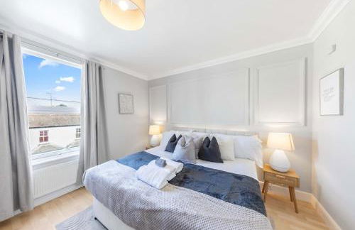 Modern King Bed WiFi Kitchen Perfect for Long Stay - Foto 8