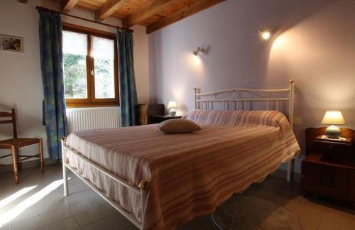 Petit Gîte Enchanté au Cœur de la Forêt du Meygal, Proche du Lac Bleu - FR-1-582-272 - Foto 11