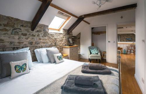 Stunning Converted Granary in Heart of St Davids - Photo 3