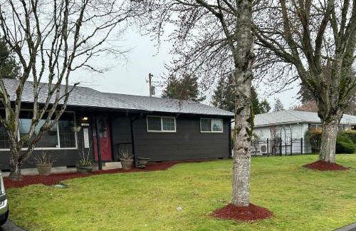 Emerald City 3 Bedroom 1 bath Home - Photo 3