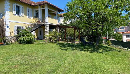 Apartment Peruč with big terrace and beautiful garden - Foto 2, Garden