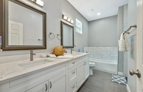 Chic Retreat-Stunning Design Cozy Fire Pit Escape! - Foto 29