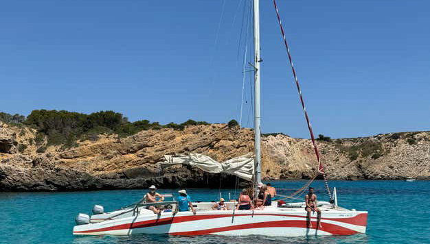 Paseo en catamarán por el norte de Menorca - Foto 3, Disfrutando de la experiencia
