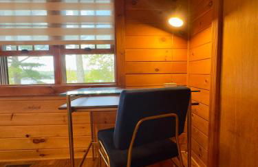 Lakefront Cabin with Hot Tub, Views & Fireplace - Foto 18