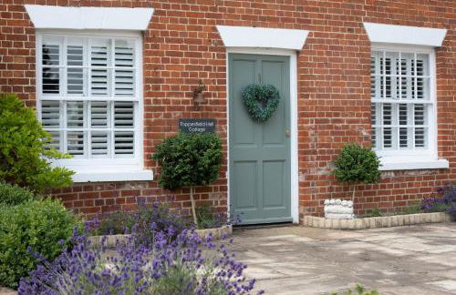 City to Country Retreat Luxury Cottage with Hot Tub - Foto 68