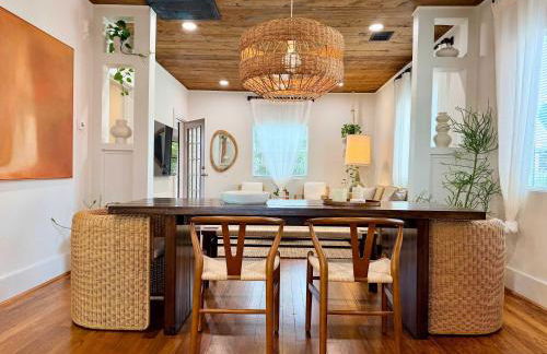 poolside villa with hot tub near Rodeo and World Cup - Foto 1