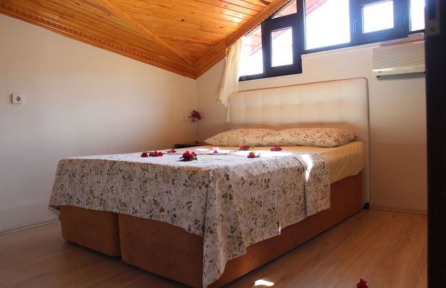 Moonhouse Apartments - Photo 2