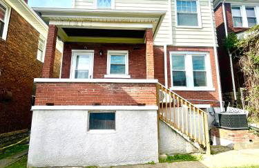 3 story, 100 year-old home, 4BR, 3 king & 2 queen beds - Foto 32