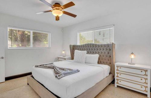 Modern Tropical Pool House North Miami Hot Tub - Foto 21