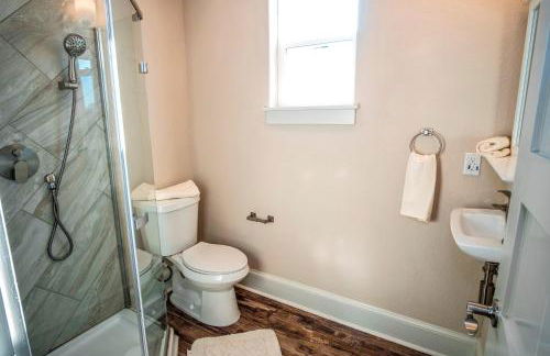 Beautiful Guest House on New Built Home Near Downtown - Foto 8