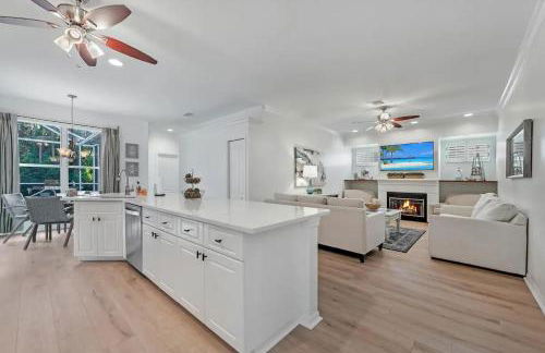 Paradise Escape Luxury Pool w/Game Room King Bed - Foto 10