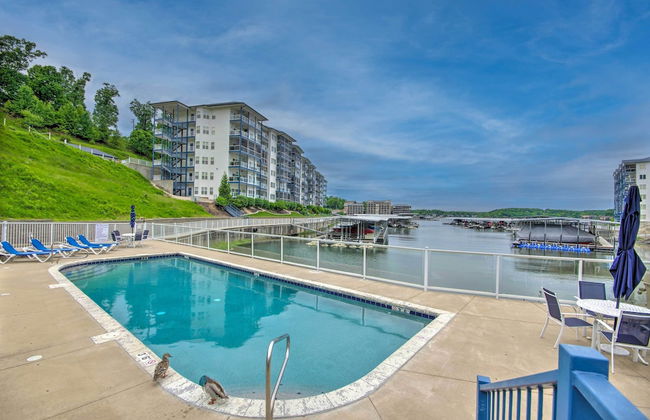 Dock, Slip and Pool Breezy Lake Ozark Escape - Foto 32