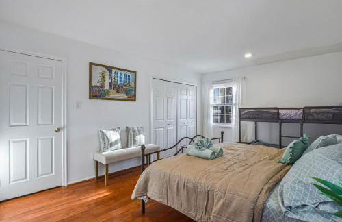 Cozy 4BR Retreat - Private backyard, Gazebo & Grill - Foto 21