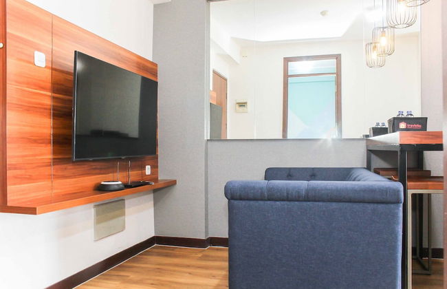 Homey and Simply 2BR at Lagoon Bekasi Town Square Apartment - Foto 13